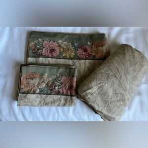 Wamsutta CottonTan with Floral Trim Full Sheet Set